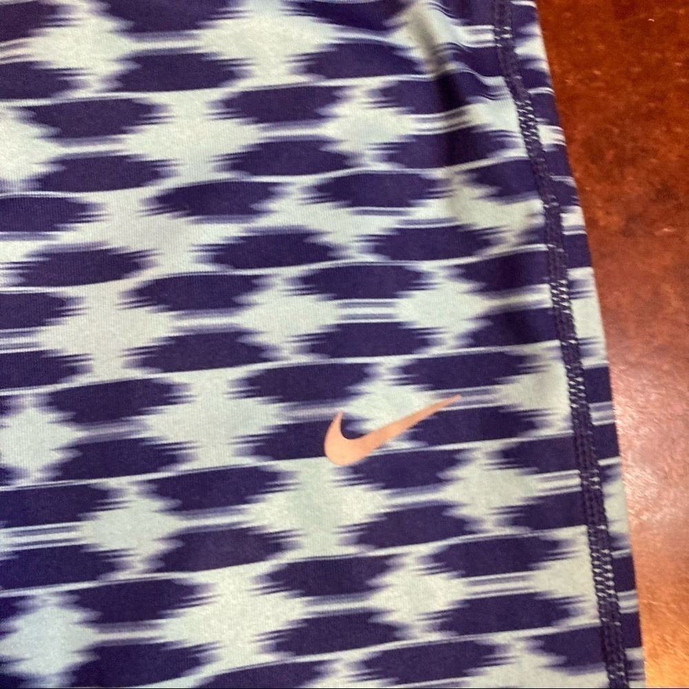Nike Dri Fit Capri Leggings - Picture 2 of 3
